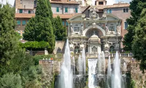 Fontana dell'Acqua Marcia a Tivoli, una delle top 10 cose da vedere nel Lazio, con giochi d'acqua e architettura rinascimentale.