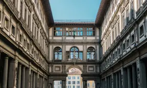 Corridoio degli Uffizi, Firenze. Un'icona di arte e storia, dove si scopre cosa sono gli Uffizi, con le sue gallerie e architetture rinascimentali.
