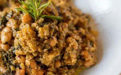 Un piatto tipico da provare: ribollita fiorentina con ceci e rosmarino. Cosa mangiare a Firenze? Questa zuppa è un must!