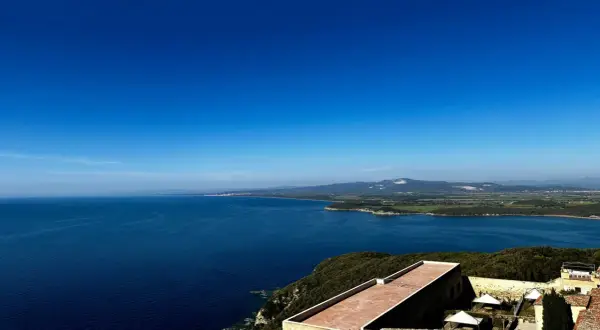 Vista panoramica sul mare della Maremma, ideale per scoprire cosa visitare in maremma in 3 giorni.