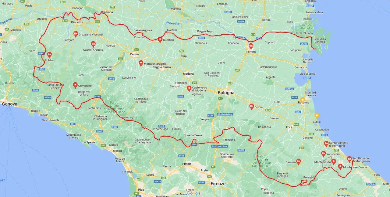 Mappa dell'Emilia-Romagna con itinerario rosso che collega città d'arte e borghi, ideali per scoprire i **posti da vedere in Emilia Romagna**.