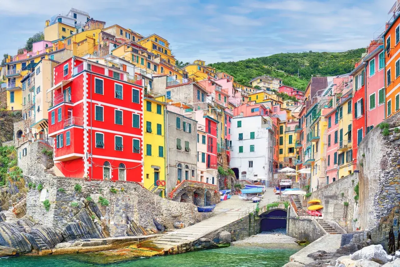 Case colorate a picco sul mare a Riomaggiore, un incanto da scoprire.