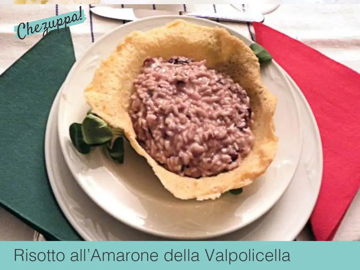 Risotto all'Amarone, un dei piatti tipici di Verona, servito in una cialda croccante.