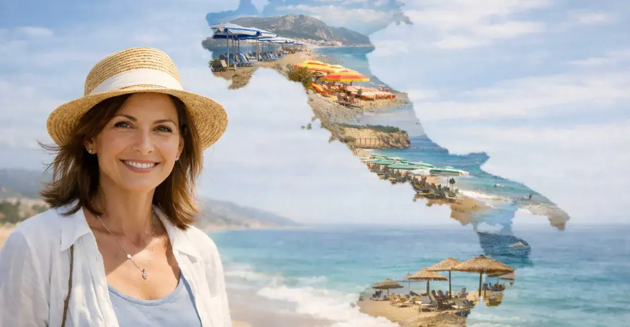 Donna sorridente con cappello di paglia su una spiaggia, con l'Italia sovrapposta a scene di mare a maggio.