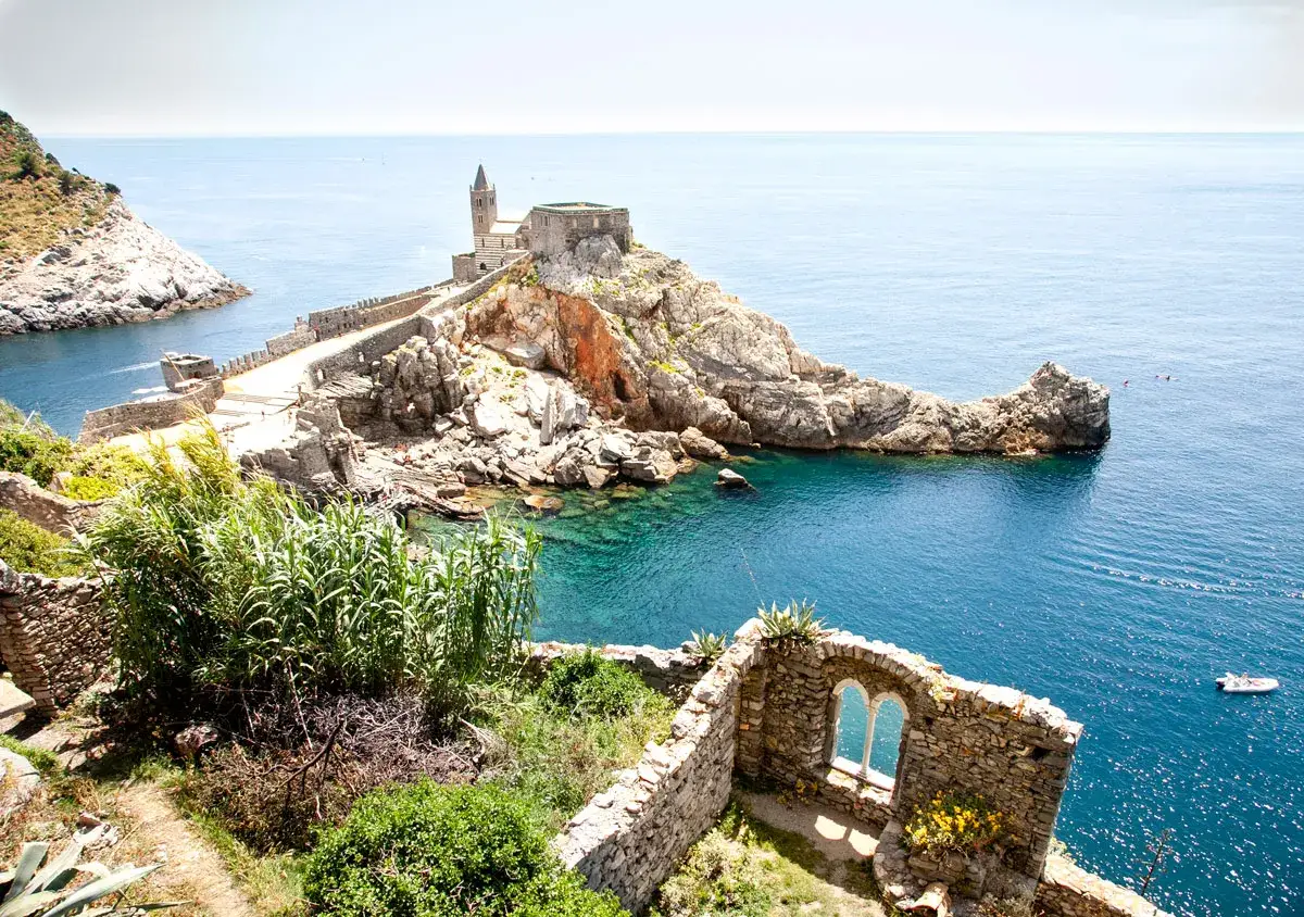 Chiesa di San Pietro a picco sul mare, un gioiello da scoprire tra le cose da vedere a Portovenere.