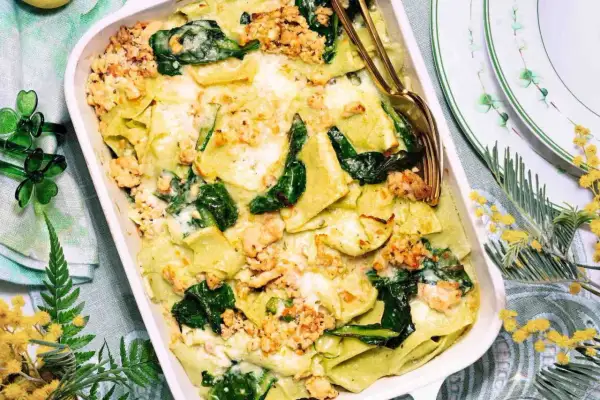 Lasagne verdi con spinaci e ragù, un piatto perfetto per il menù di Pasqua tradizionale.