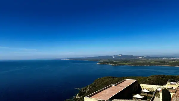 Vista panoramica sul mare della Maremma, ideale per scoprire cosa visitare in maremma in 3 giorni.