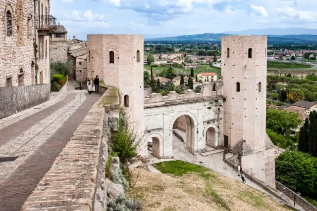 Porta San Pietro a Perugia, un'idea per cosa vedere a Perugia e dintorni in 3 giorni. Torri medievali e panorama incantevole.